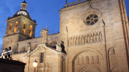 hotel-la-bodega-ciudad-rodrigo-catedral--previa